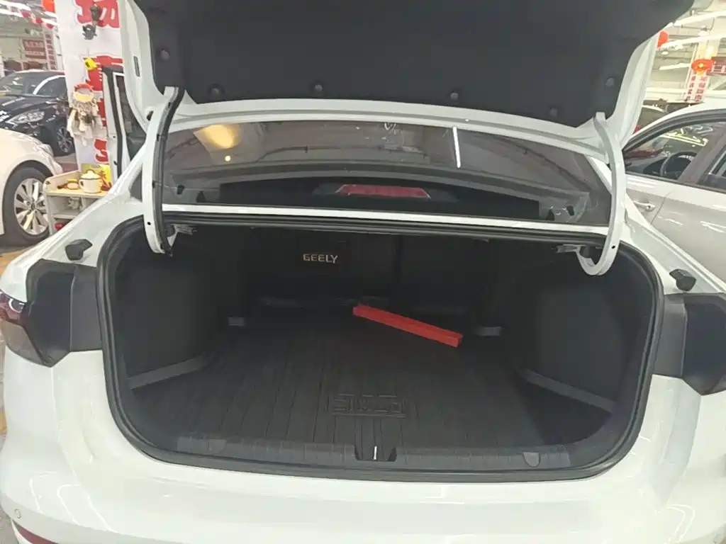 Geely Emgrand — миниатюра 19