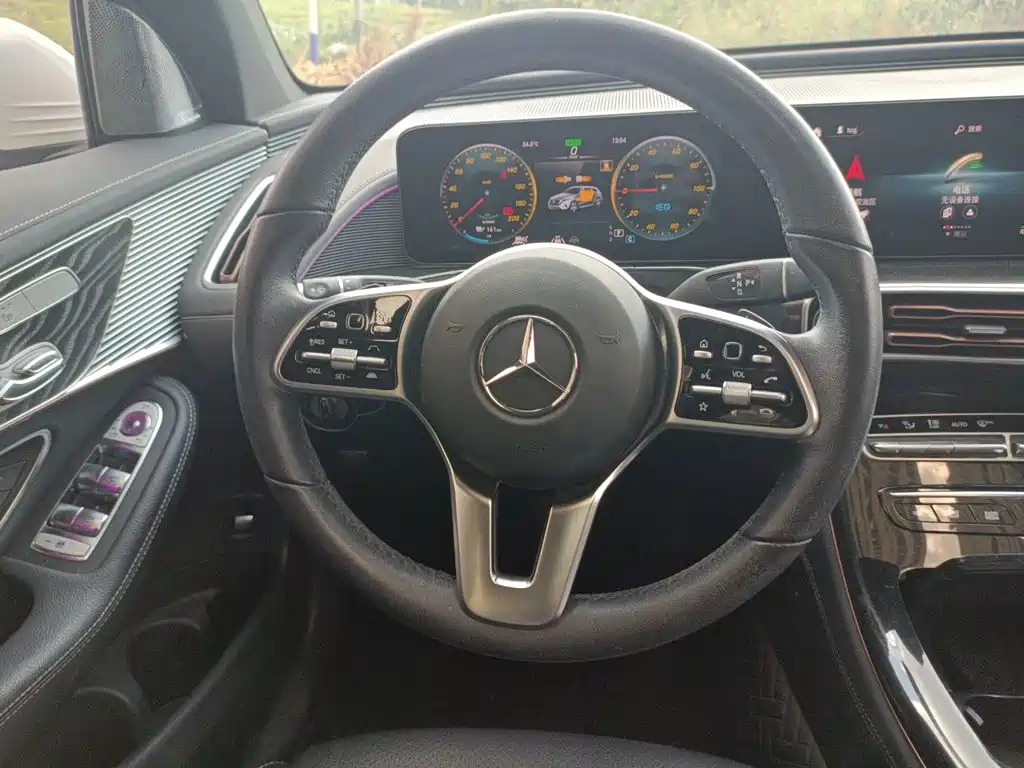 Mercedes-Benz EQC — миниатюра 11