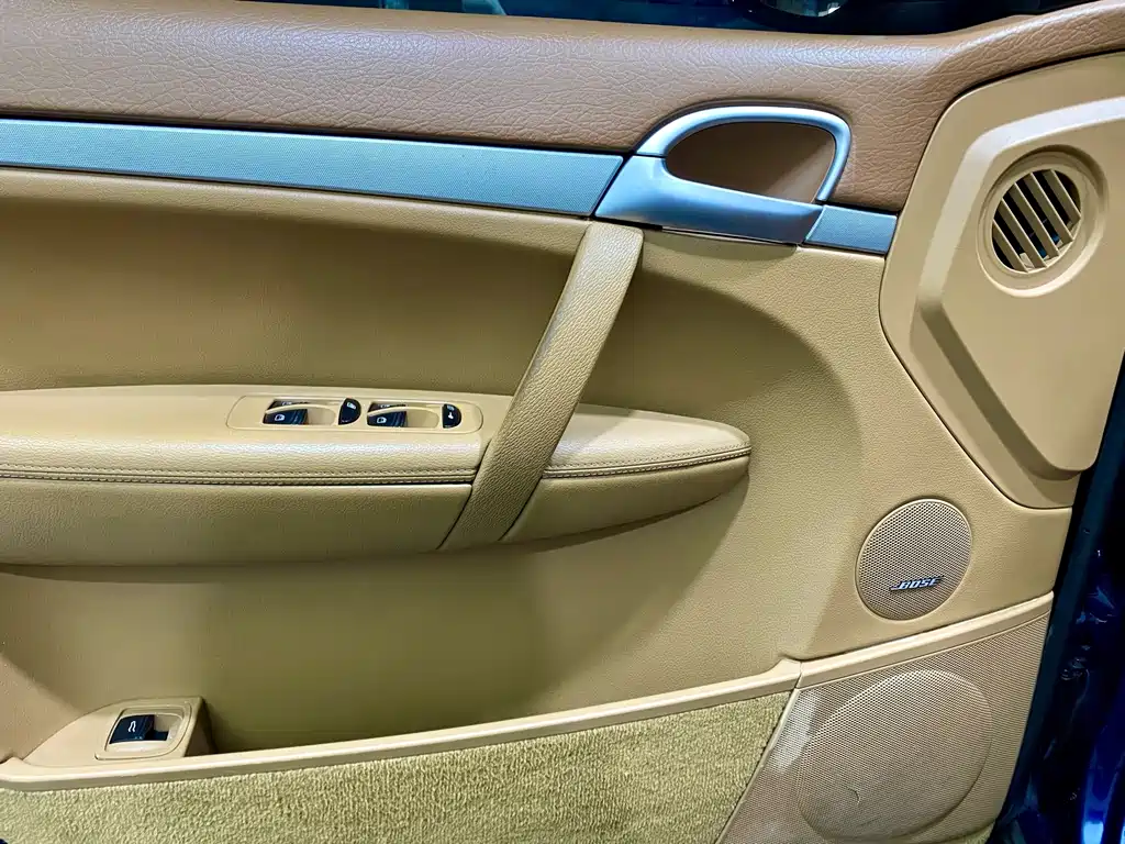 Porsche Cayenne — миниатюра 14
