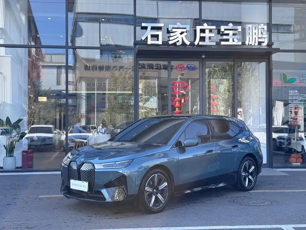 BMW iX