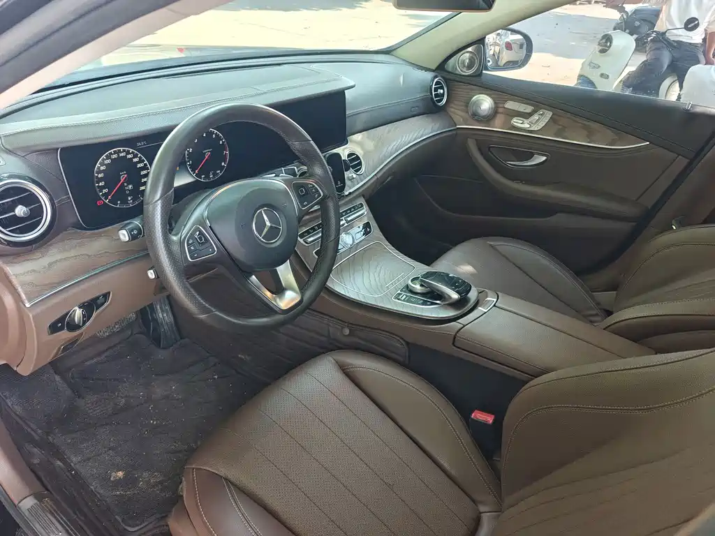 Mercedes-Benz E-Class — миниатюра 13