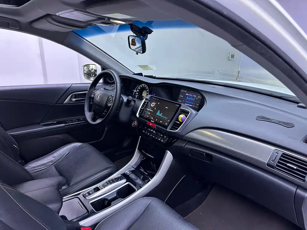 Honda Accord — миниатюра 11