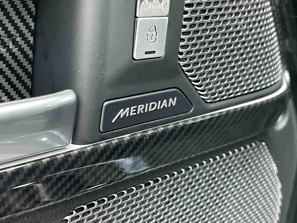 Land Rover Defender — миниатюра 17