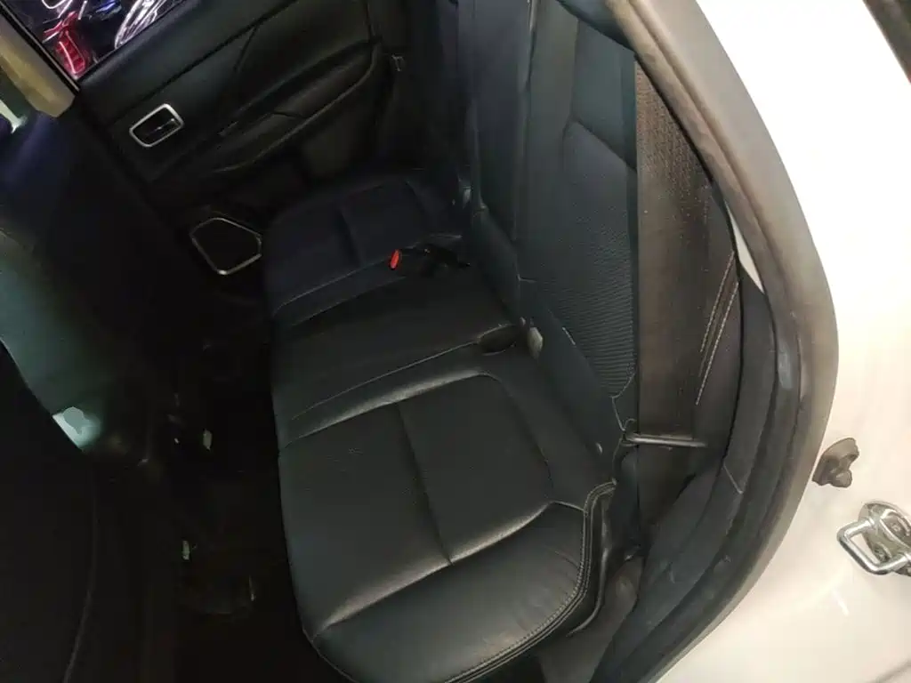 Mitsubishi Outlander — миниатюра 17