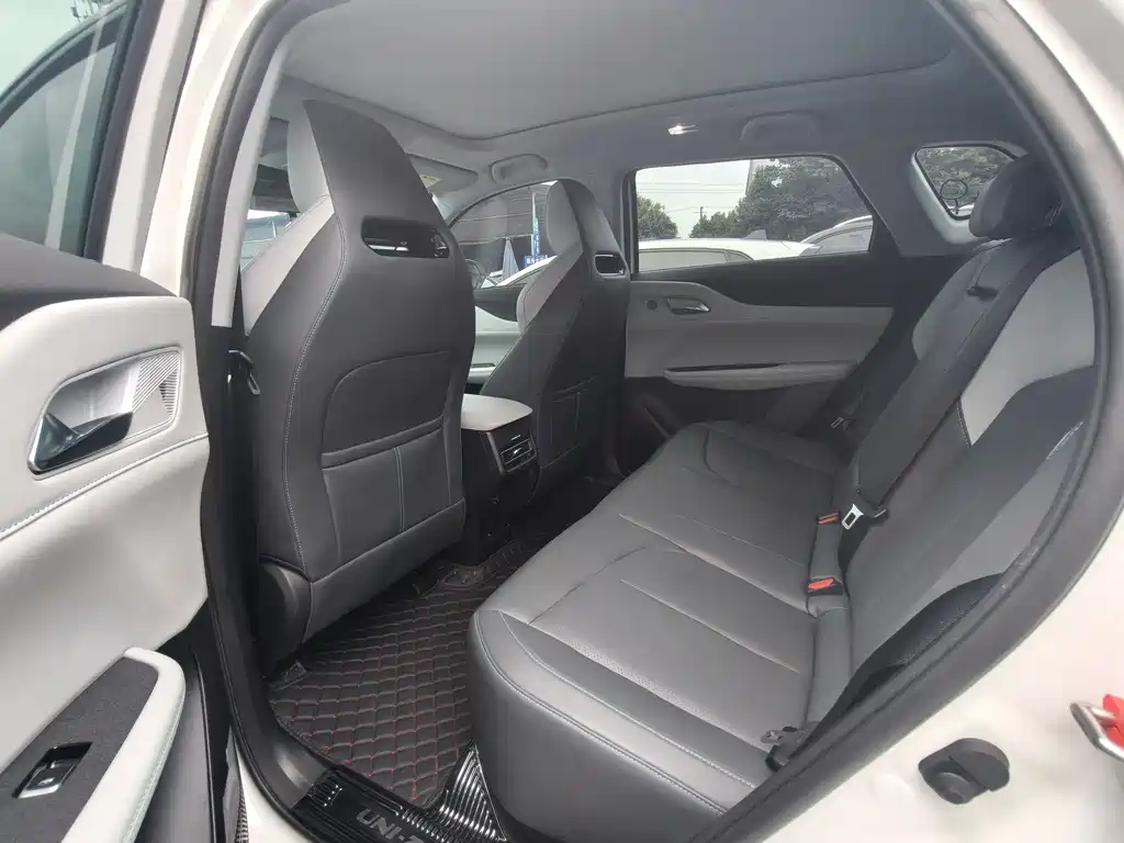 Changan UNI-Z 2025 1.5T