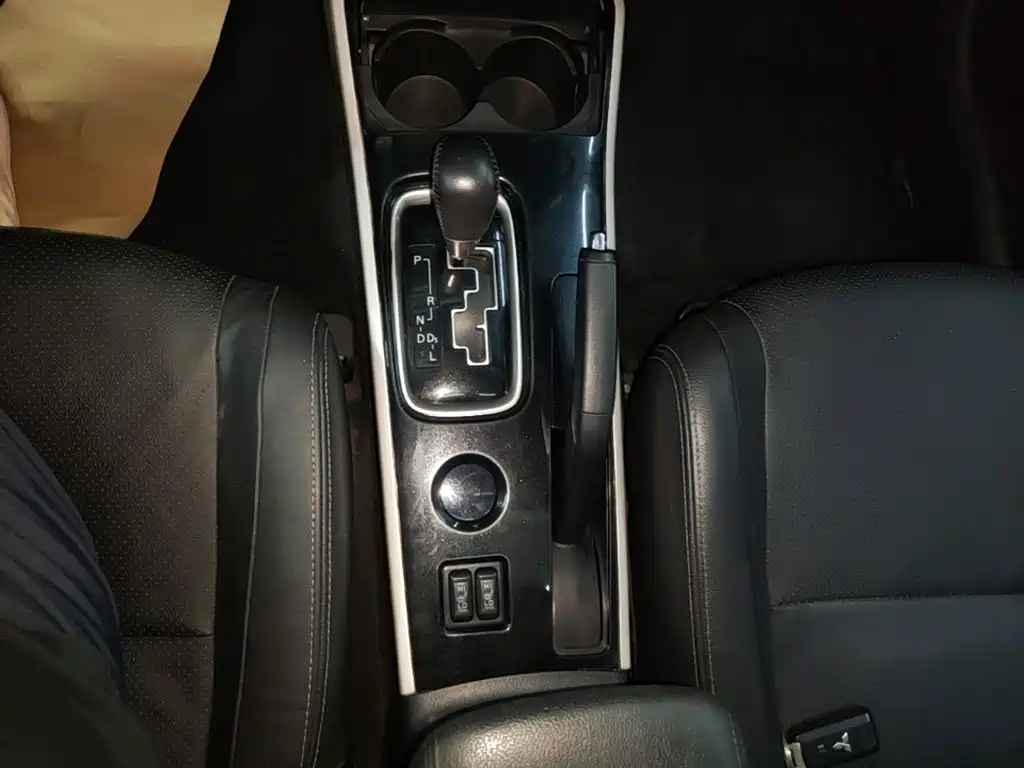 Mitsubishi Outlander — миниатюра 14