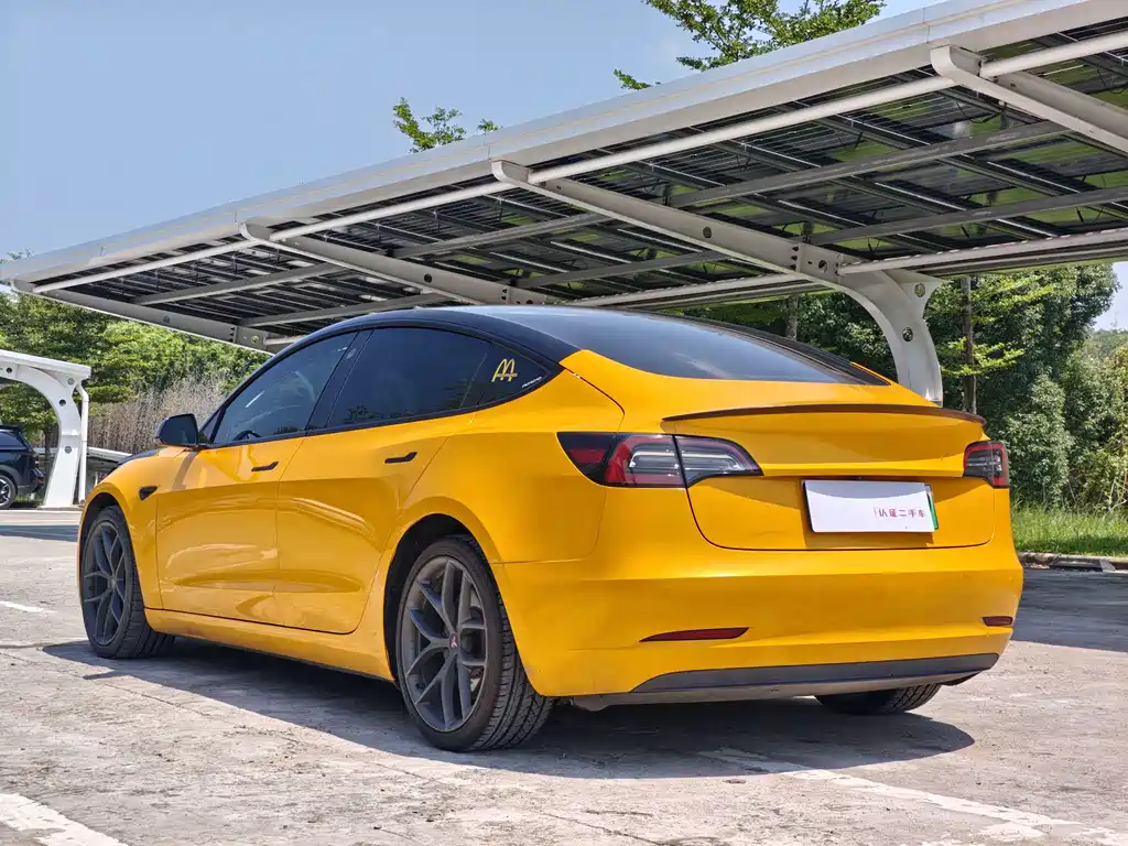 Tesla Model 3 — миниатюра 7