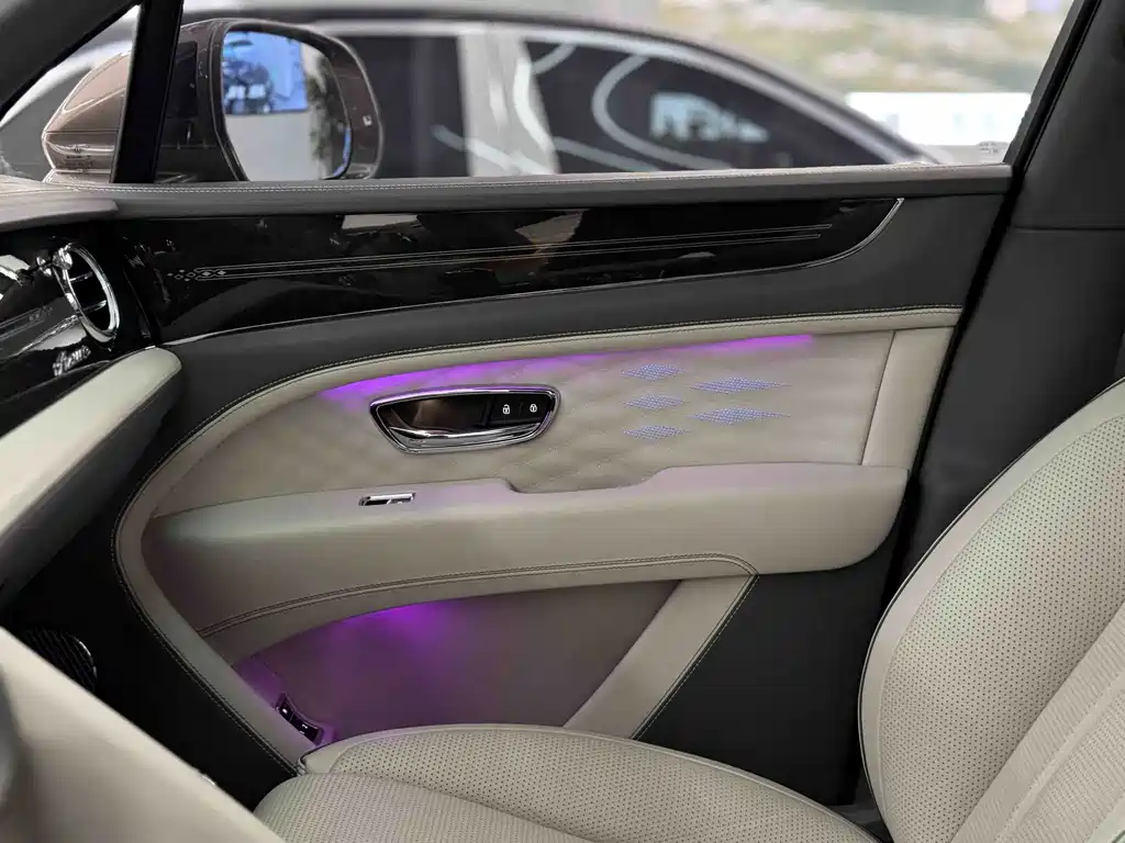 Bentley Bentayga — миниатюра 18