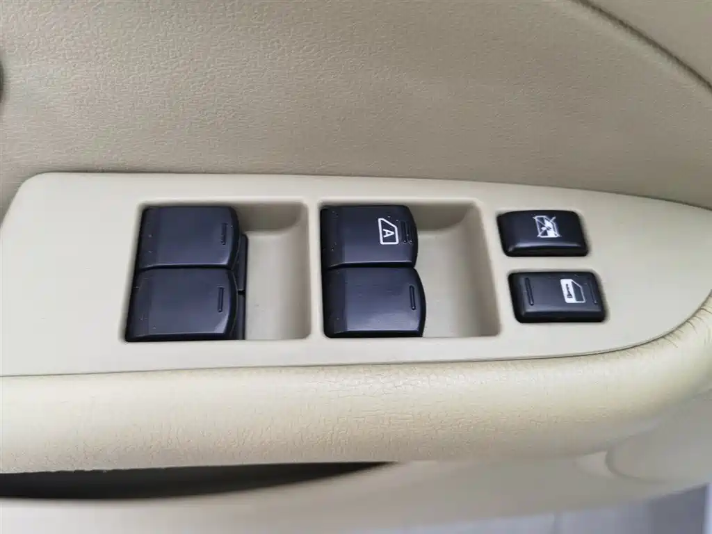 Nissan Sylphy 2012 1.6XE MT Comfort
