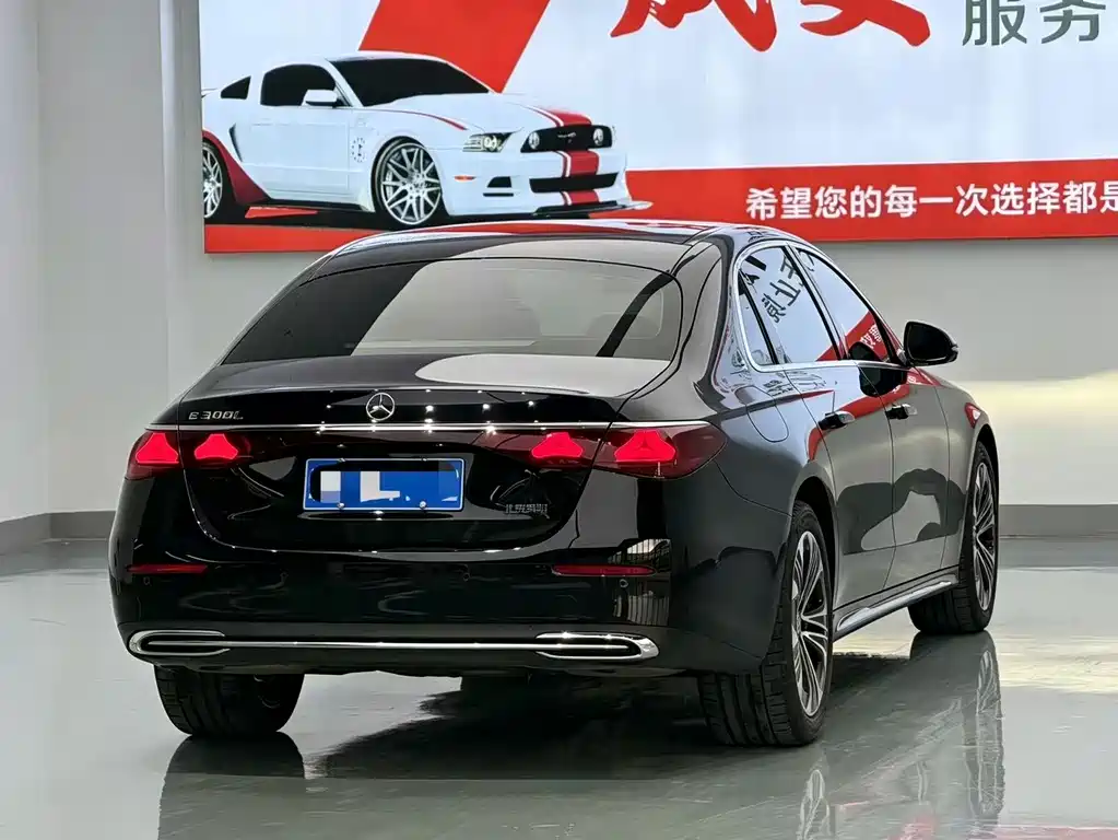 Mercedes-Benz E-Class — миниатюра 7