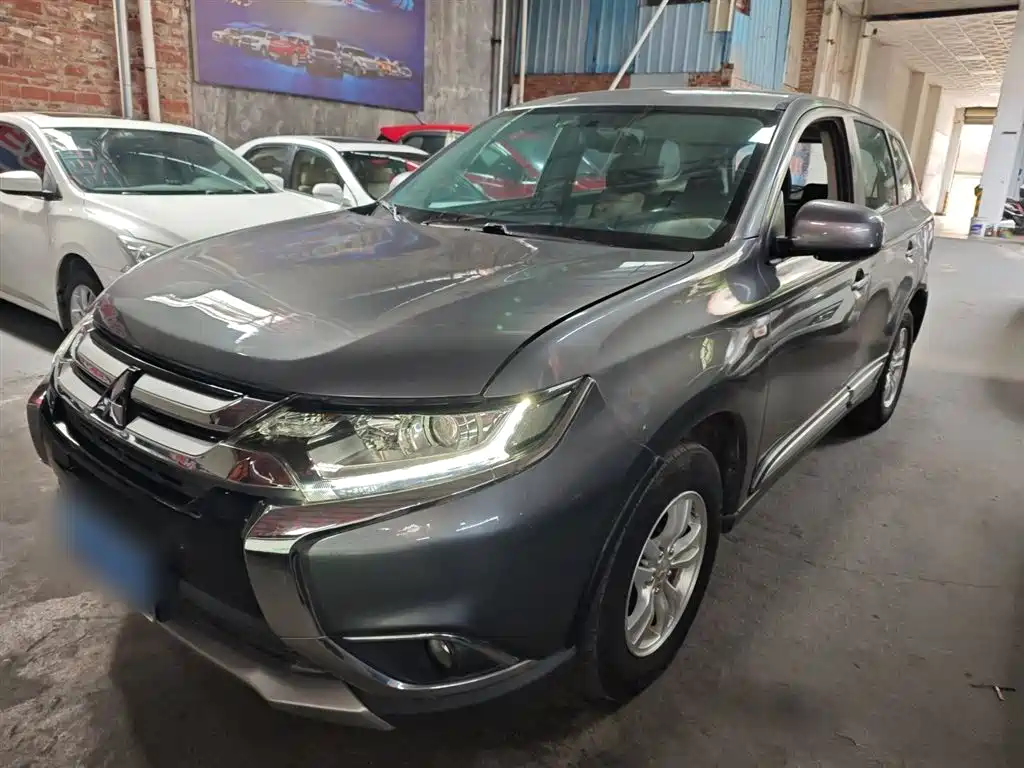 MITSUBISHI OUTLANDER