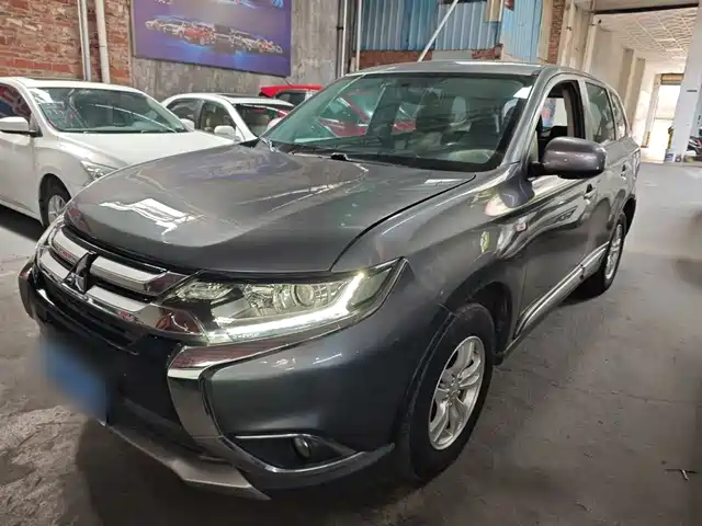MITSUBISHI OUTLANDER 2017