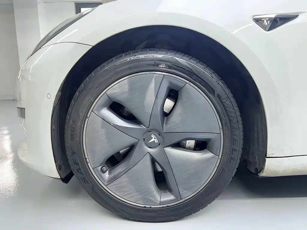 Tesla Model 3 — миниатюра 9