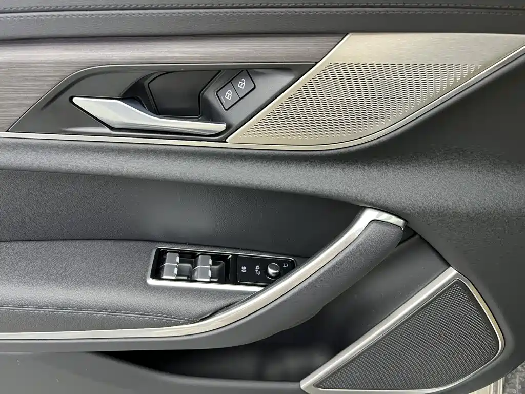 Jaguar XFL — миниатюра 16