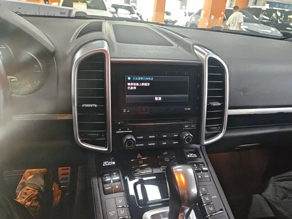 Porsche Cayenne — миниатюра 13
