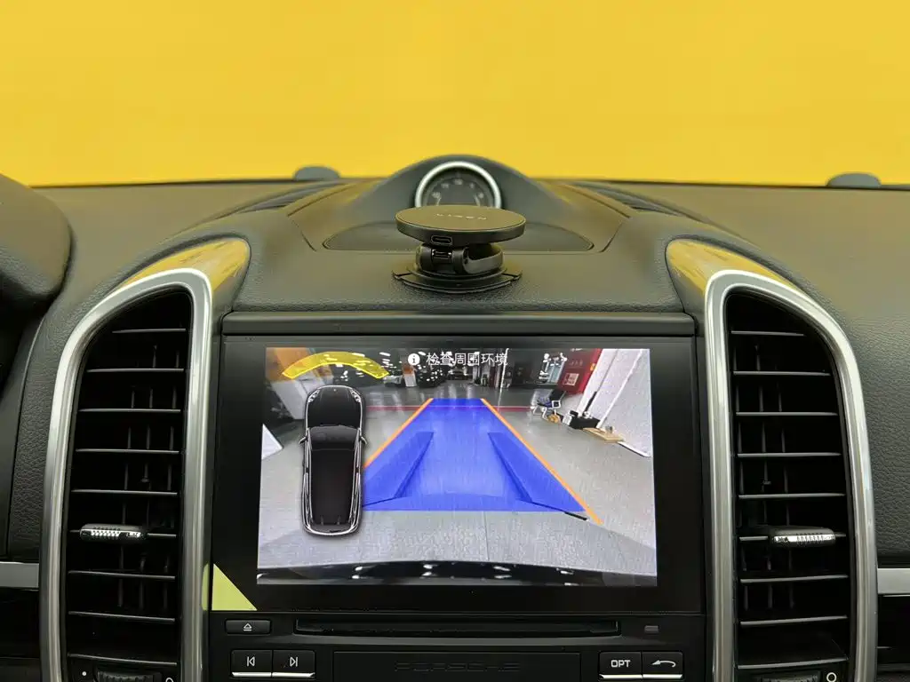 Porsche Cayenne — миниатюра 31