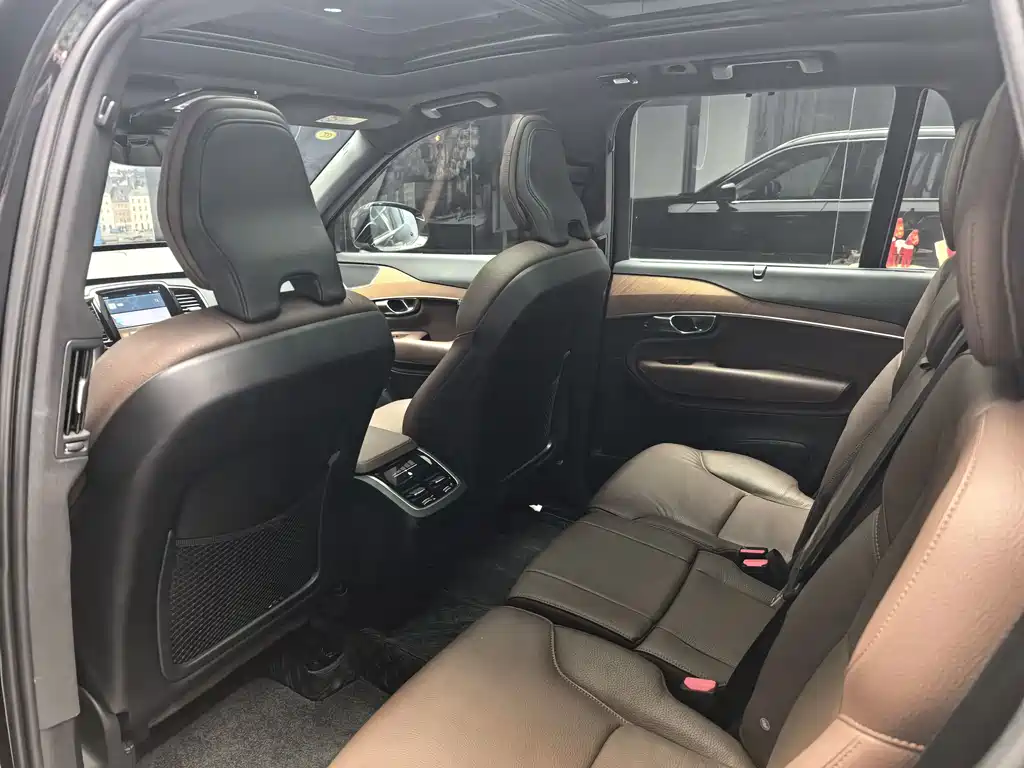 Volvo XC90 2024 B6 Luxury 7 мест