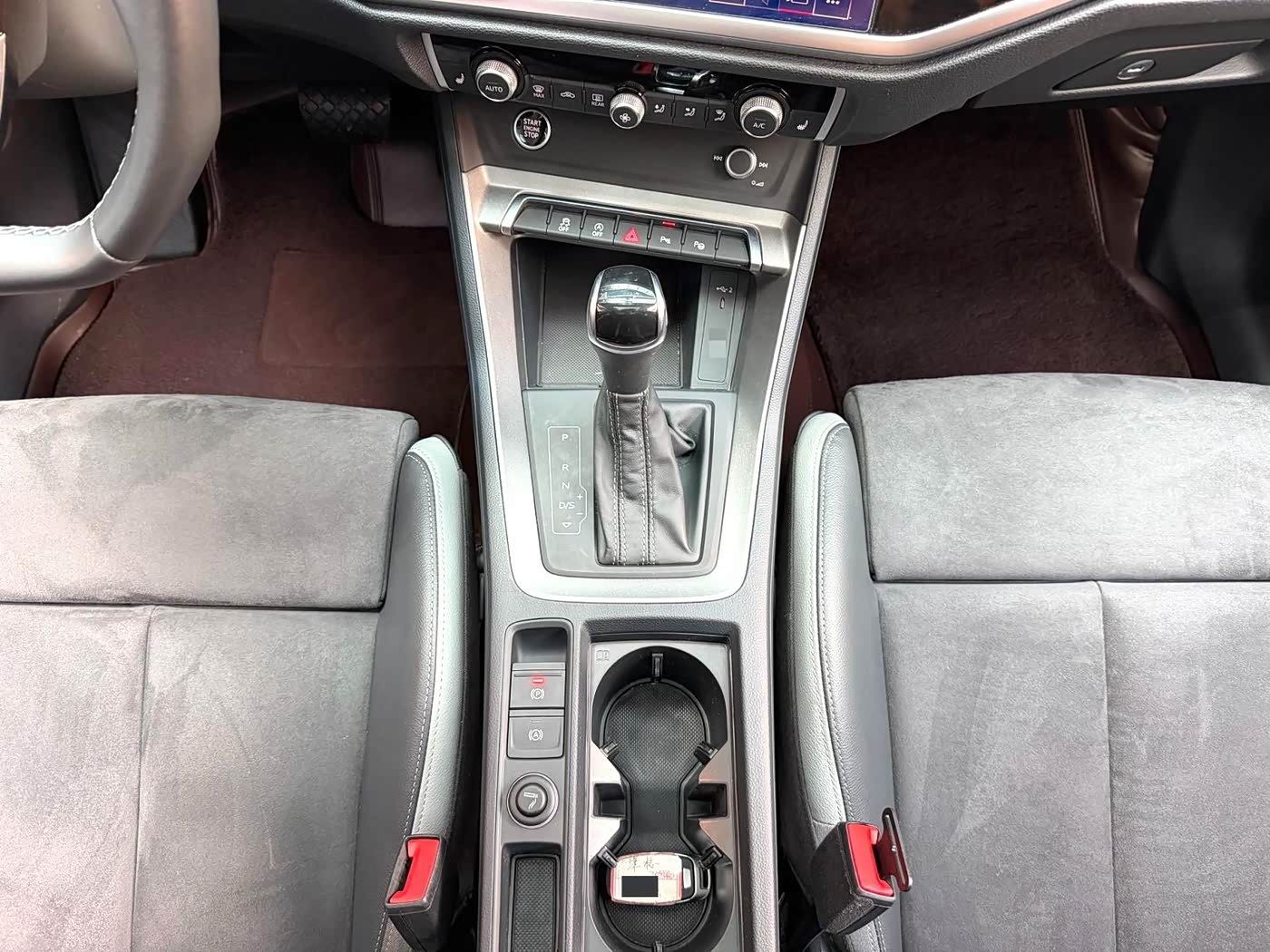 Audi Q3 1.4 л 2023 г. Белый, пробег 32000 км