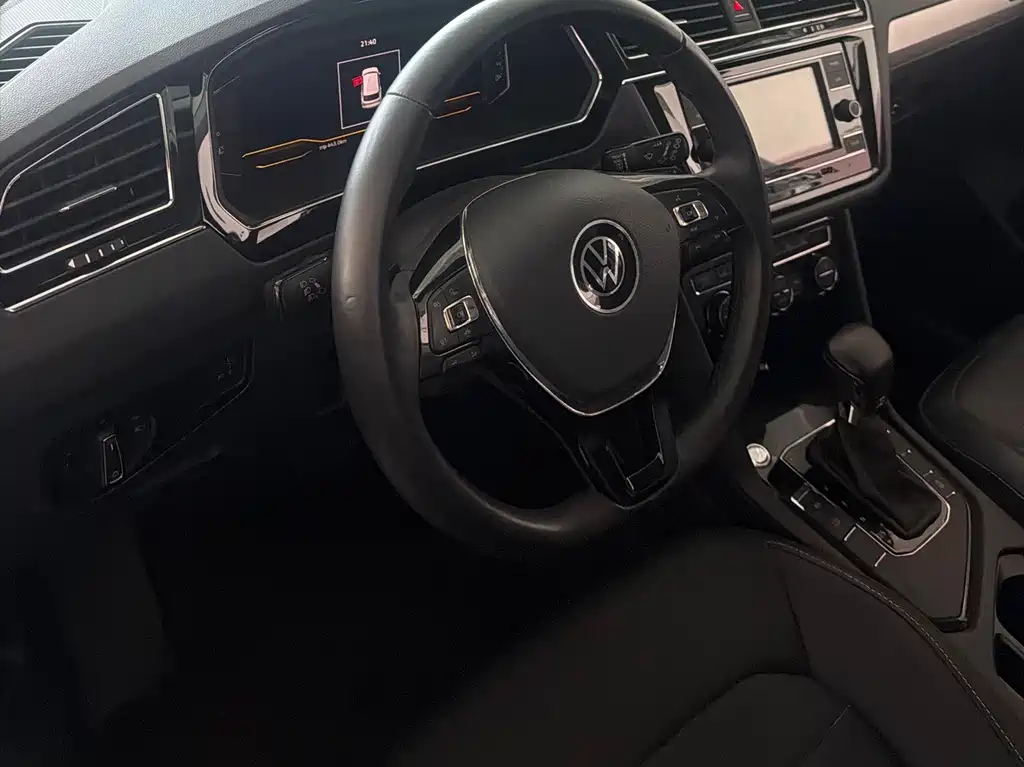 Volkswagen Tiguan L — миниатюра 9