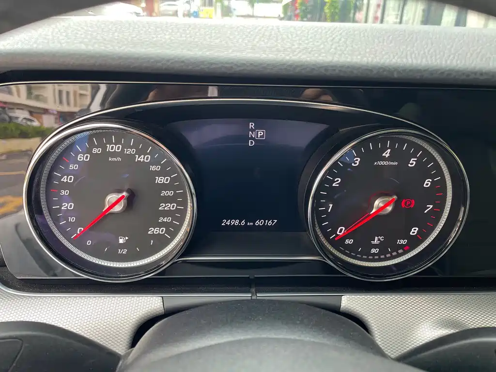 Mercedes-Benz E-Class — миниатюра 6