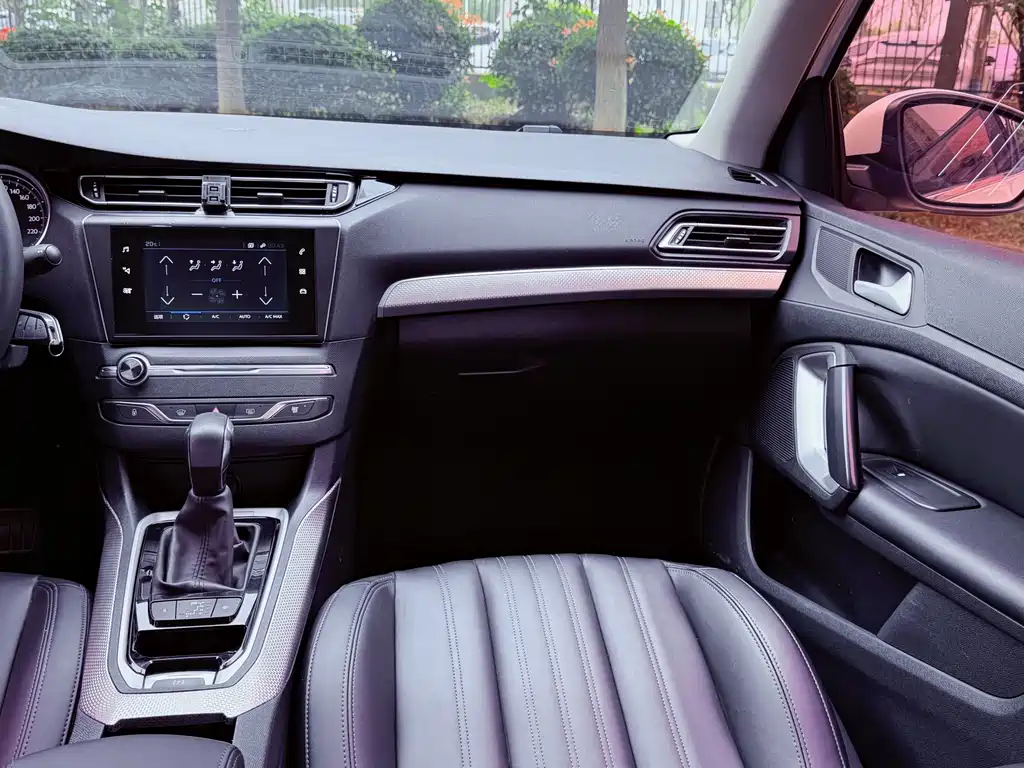Peugeot 408 — миниатюра 15