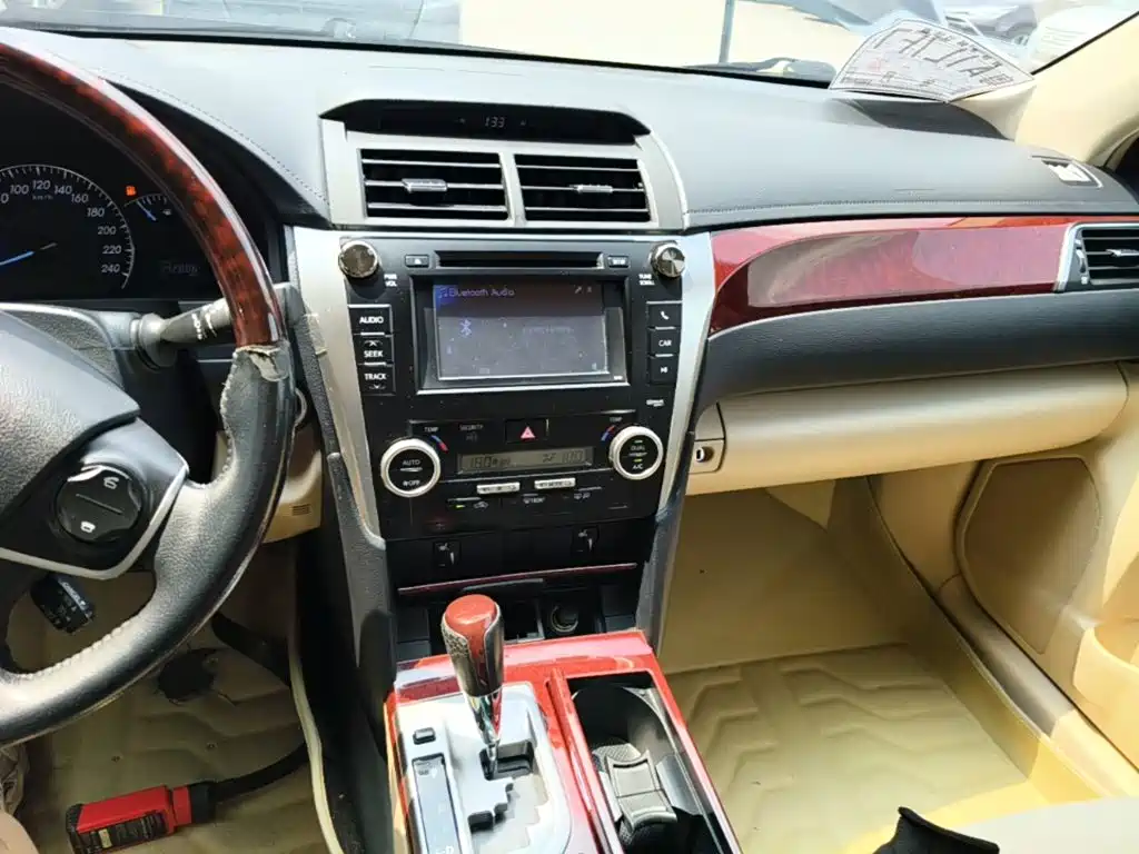Toyota Camry — миниатюра 13
