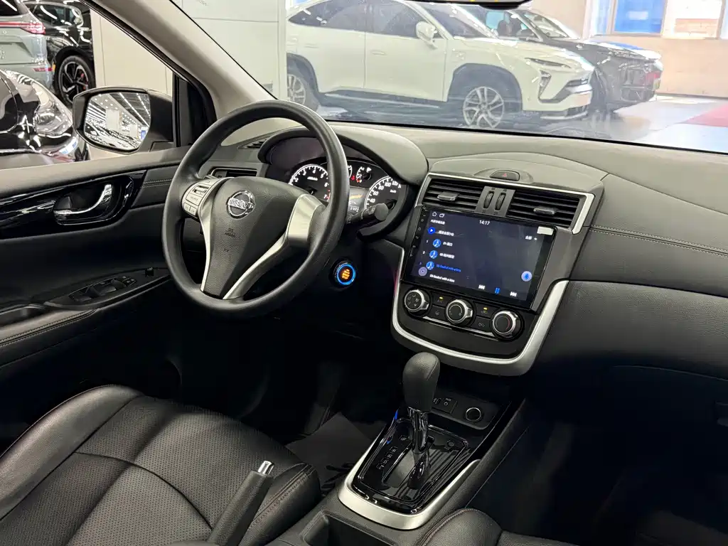 Nissan Tiida — миниатюра 7