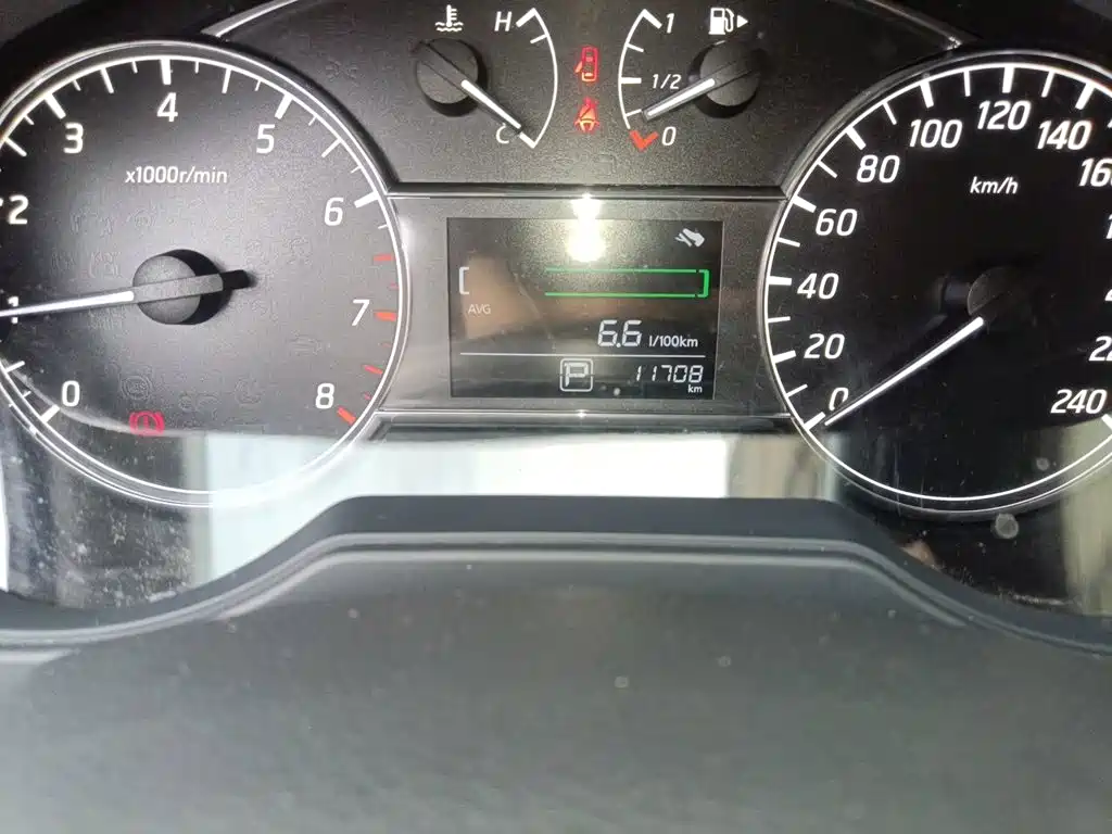 Nissan Tiida — миниатюра 5