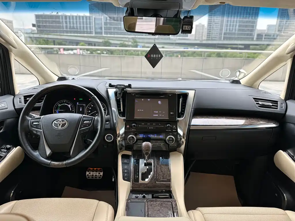 Toyota Vellfire 2019 2.5L HV Luxury