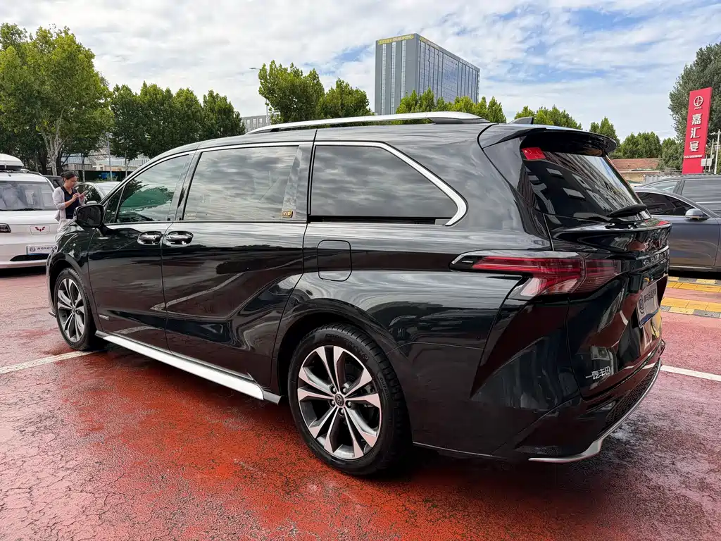 Toyota Granvia — миниатюра 4