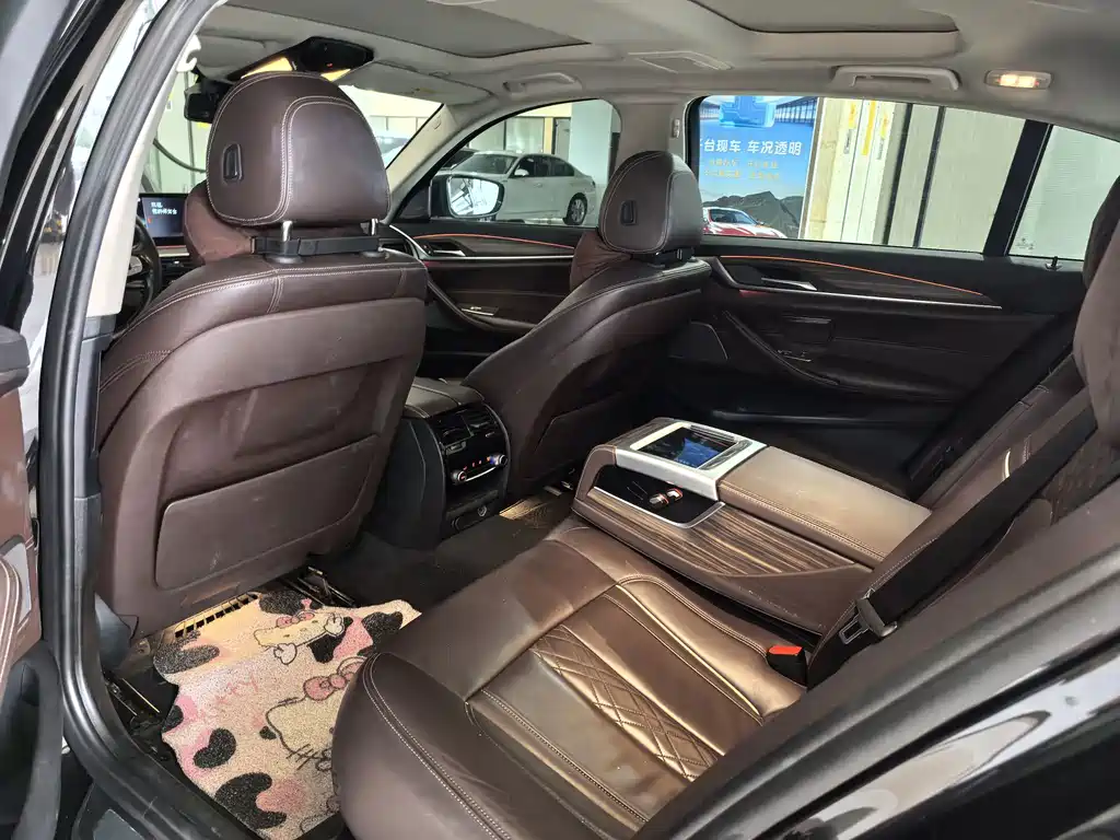 BMW 5 Series — миниатюра 7
