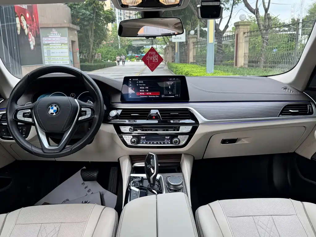 BMW 5 Series — миниатюра 8