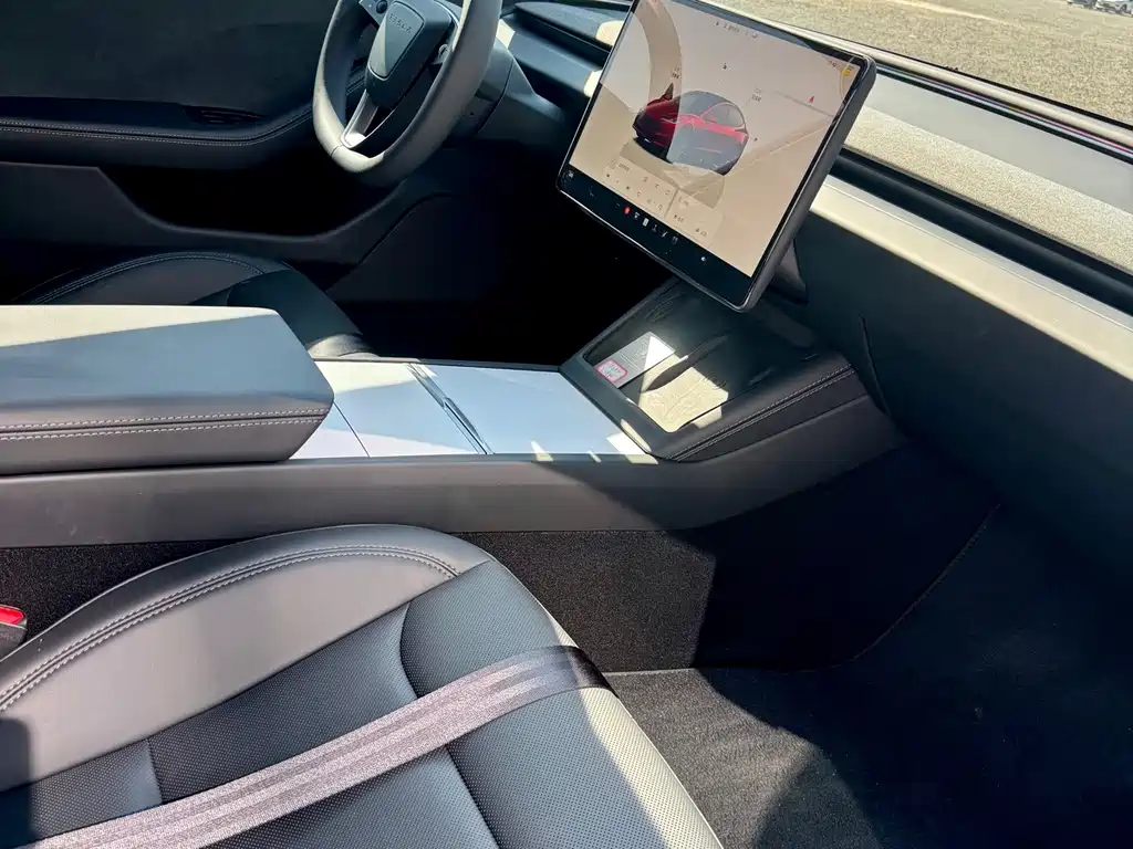 Tesla Model 3 — миниатюра 12