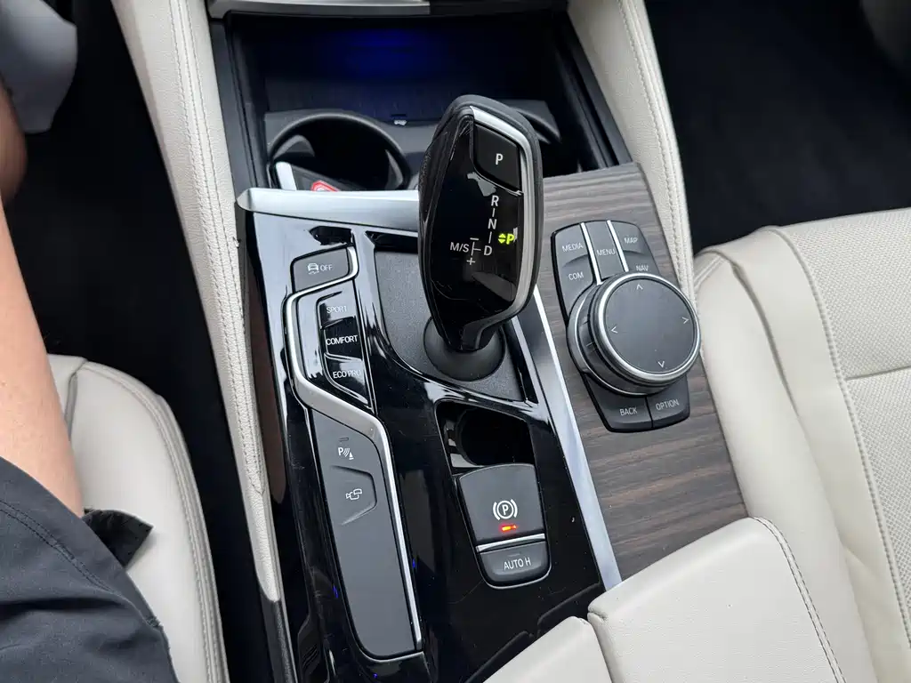 BMW 5 Series — миниатюра 14