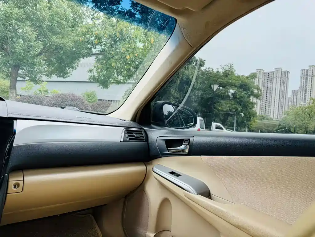 Toyota Camry — миниатюра 10