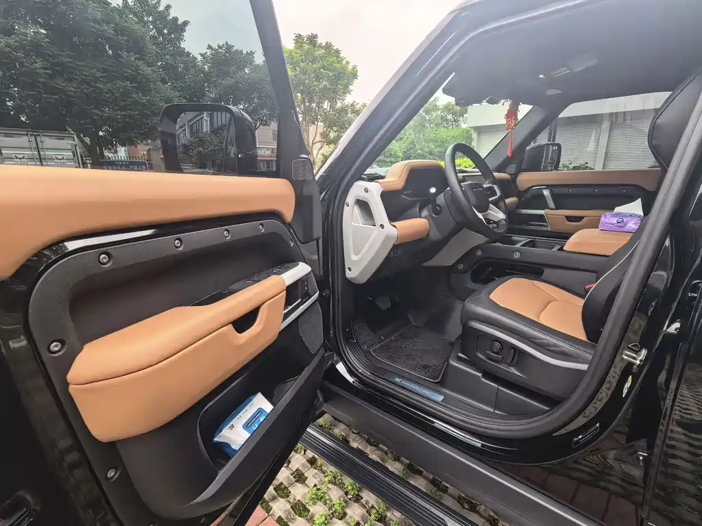 Land Rover Defender — миниатюра 4