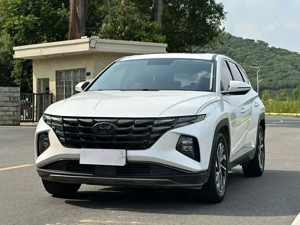 MODERN TUCSON
