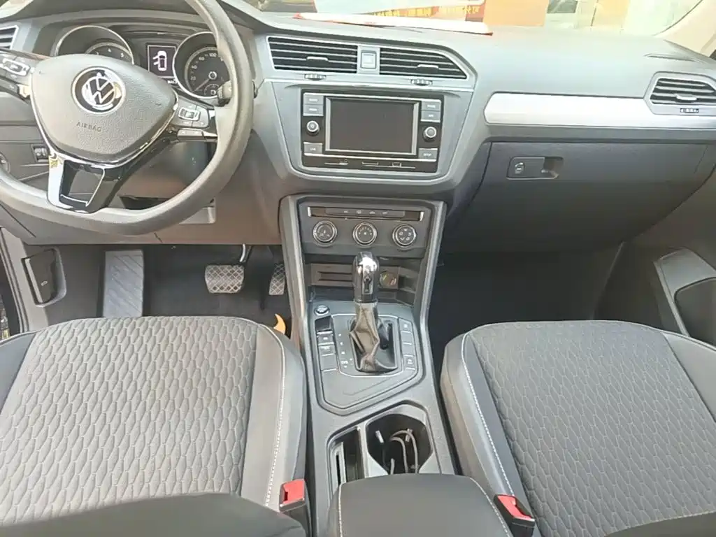 Volkswagen Tiguan L — миниатюра 14