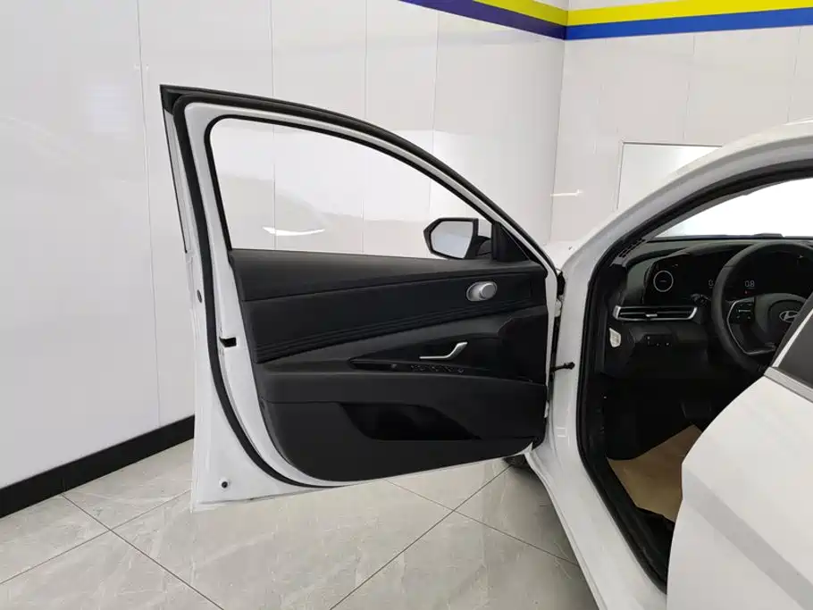 Hyundai Elantra — миниатюра 7
