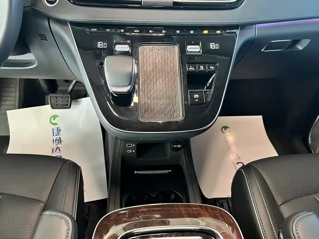 Hongqi Hongqi HQ9 PHEV — миниатюра 7