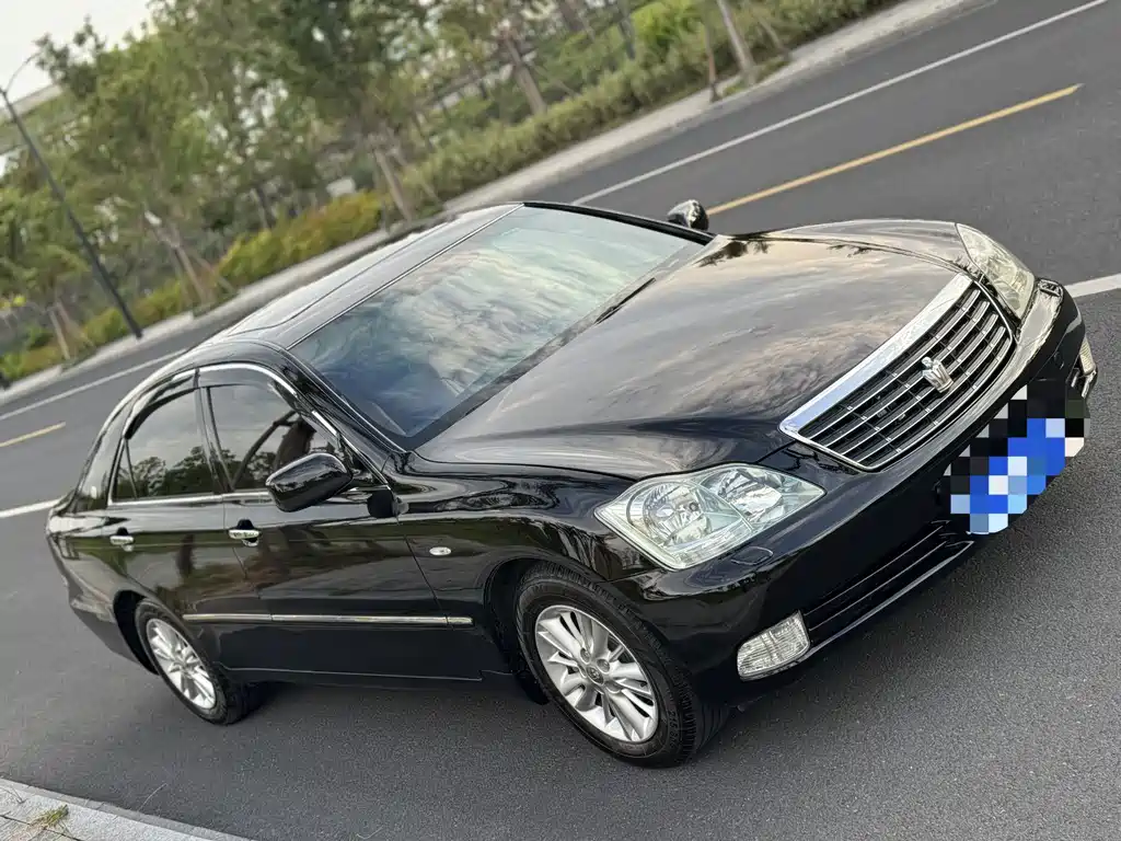 Toyota Crown — миниатюра 5