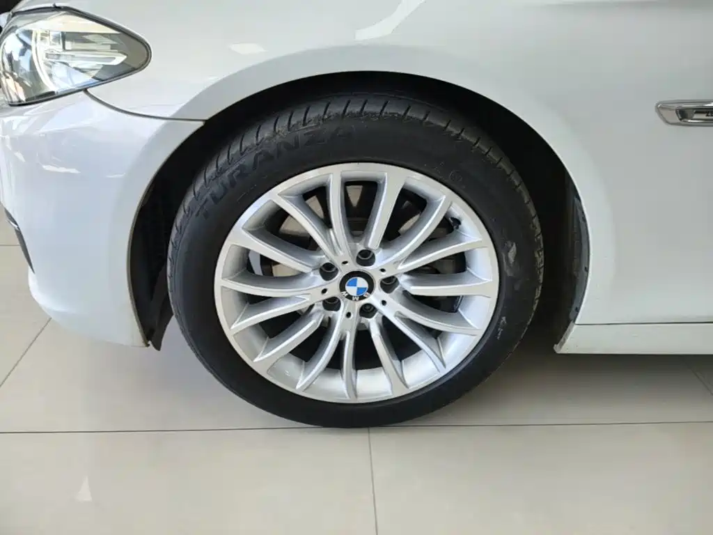 BMW 5 Series — миниатюра 23