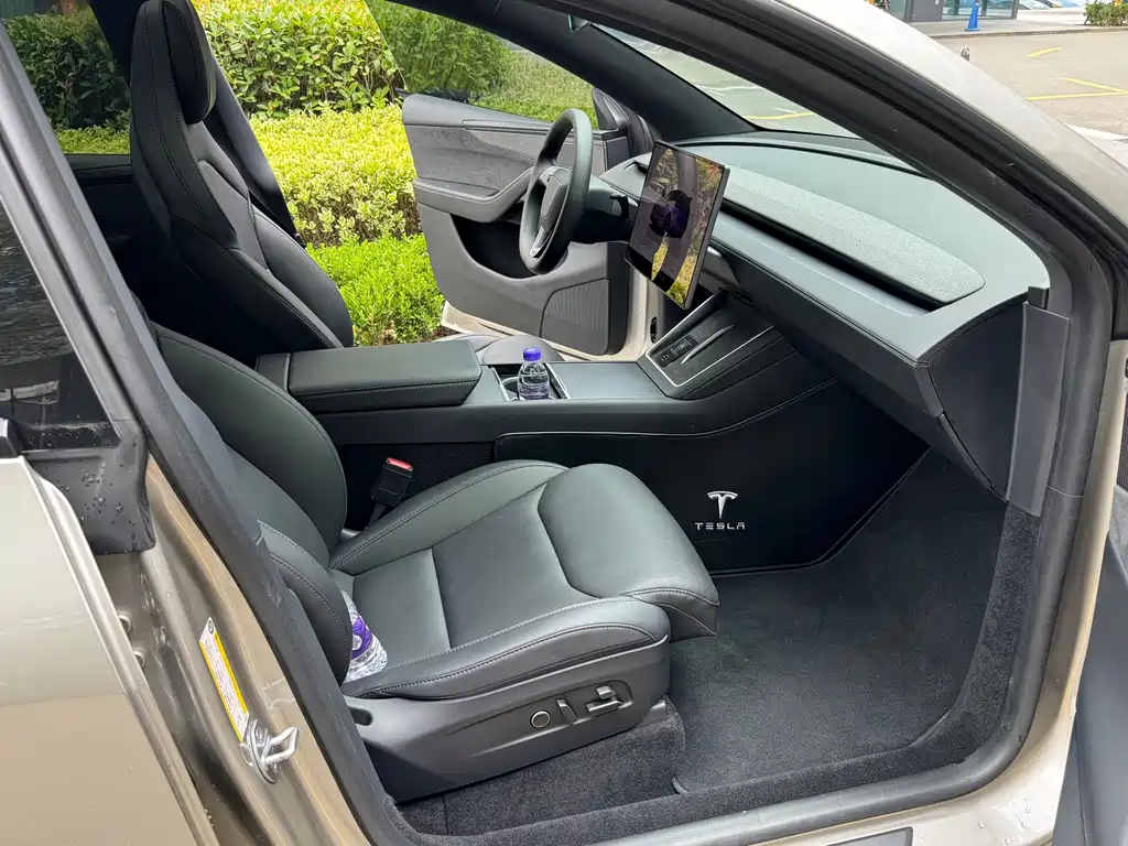 Tesla Model Y L — миниатюра 13