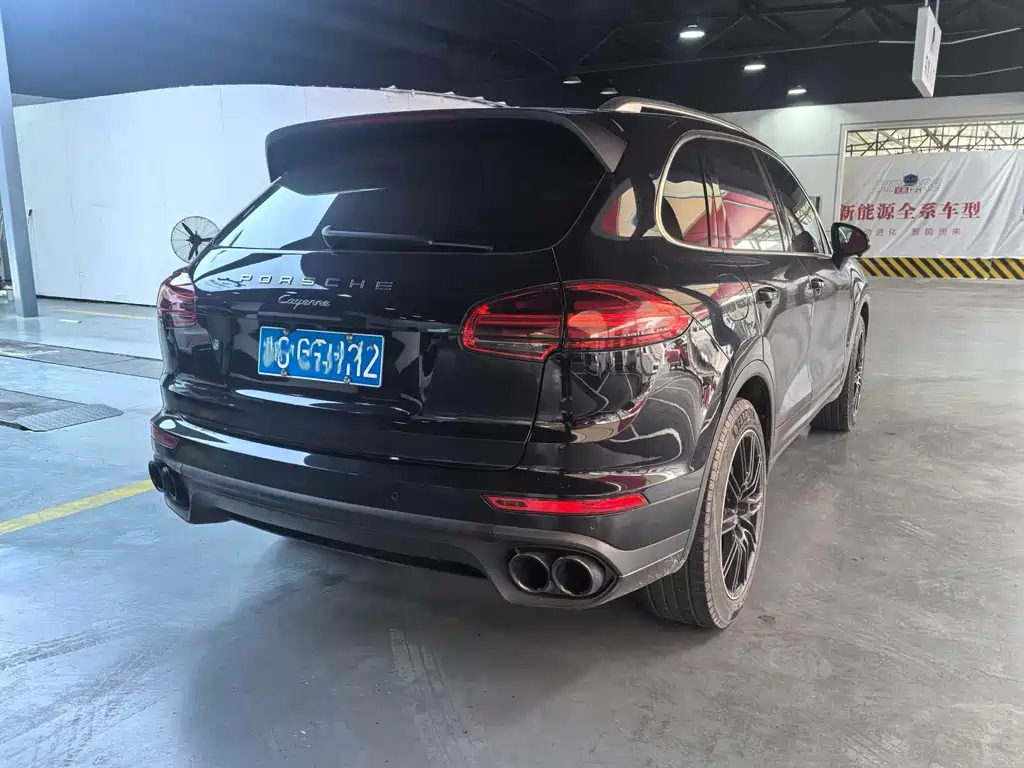 Porsche Cayenne — миниатюра 7