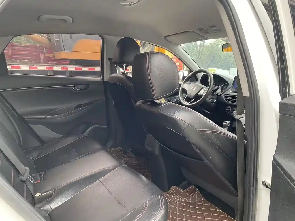 Hyundai Elantra — миниатюра 9
