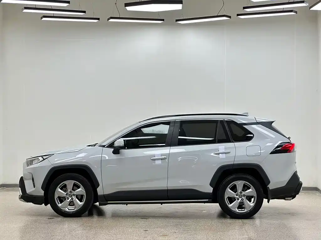 Toyota RAV4 — миниатюра 13