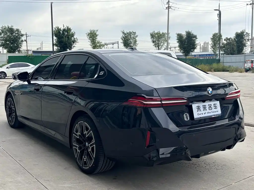 BMW 5 Series — миниатюра 13