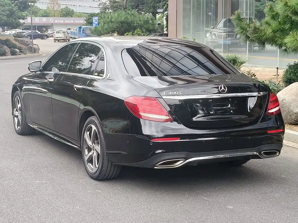 Mercedes-Benz E-Class — миниатюра 16