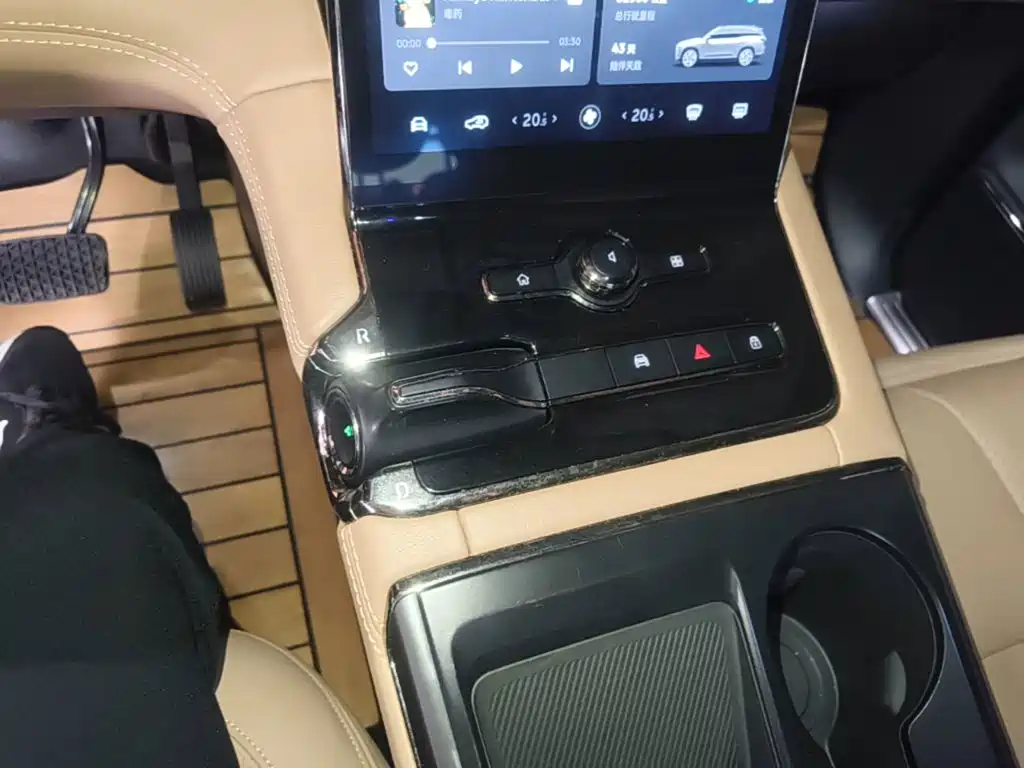 NIO ES8 — миниатюра 14