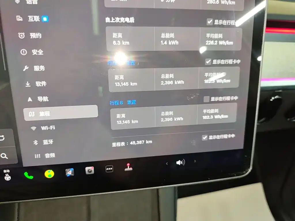 Tesla Model Y — миниатюра 12